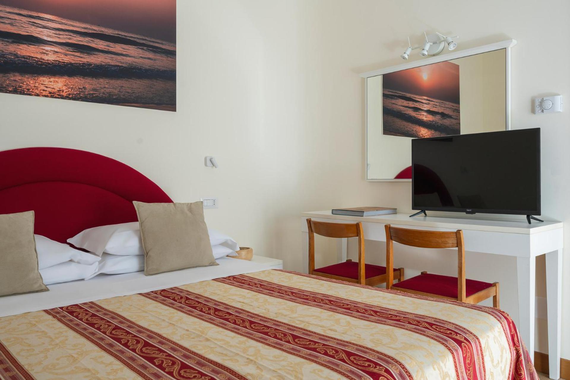 Hotel Rondinella E Viola Римини Стая снимка