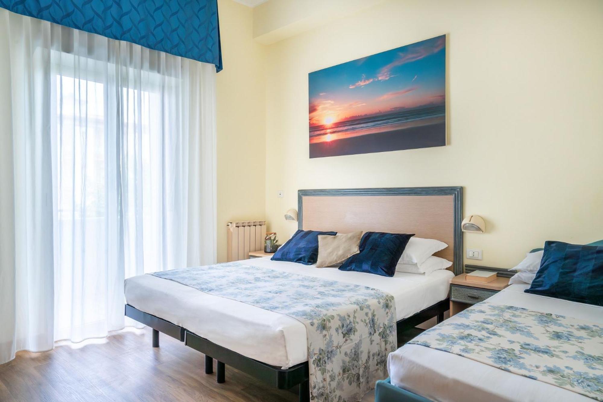 Hotel Rondinella E Viola Римини Екстериор снимка