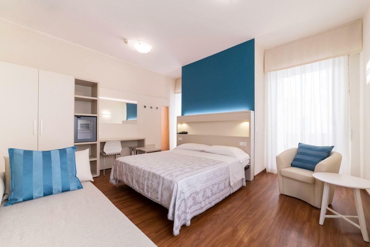 Hotel Rondinella E Viola Римини Екстериор снимка
